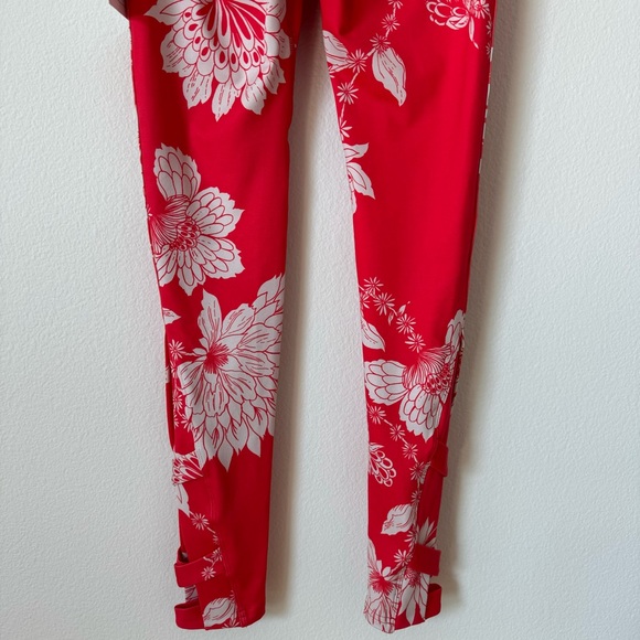 Free People Movement Tropical Floral Print Red Prairie Leggings Ankle Cutout XS - Picture 7 of 17